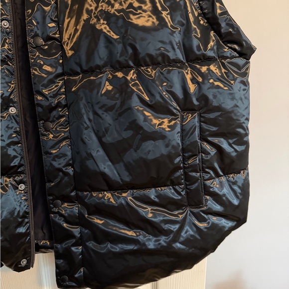 Aerie Women's Shiny Black Puffer Vest - Picture 3 of 5